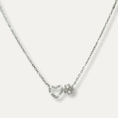 Collares. Collares de plata. Collares plata. Collares para mujer. Collares pandora. Collares tous. Collar con dije. Collares moda 2024. Collares 2024. Collar para vestido. Collar con vestido. Collar de plata corazón y trébol. Zirconia. Regalo para mi novia. Collares de graduación. Collares para graduación. Collar para XV años. Trébol de la suerte. Trébol de la buena suerte. Plata esterlina. Plata ley 925. Plata pura. Plata 925.