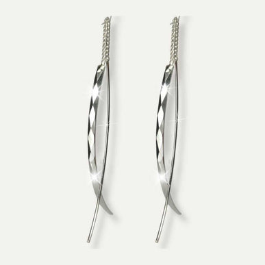 Aretes largos elegantes. Aretes de plata. Aretes largos. Aretes plata. Aretes para mujer. Aretes. Aretes de moda 2024. Aretes pandora. Aretes Tous. Zirconia. Aretes para fiesta de noche. Aretes ferragamo. Aretes louis vuitton. Aretes de plata largos arcos. Plata esterlina. Plata ley 925. Plata pura. Plata 925.