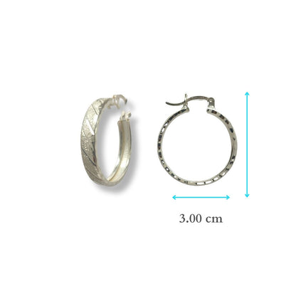 Aretes largos elegantes. Aretes arracadas mujer. Arracadas. Arracadas gruesas. Arracadas de moda 2024. Arracadas de plata. Arracadas de plata para mujer. Aretes de plata. Arracada de plata abrillantada con líneas. Aretes de argolla. Pendiente de aro. Plata esterlina. Plata ley 925. Plata pura. Plata 925.