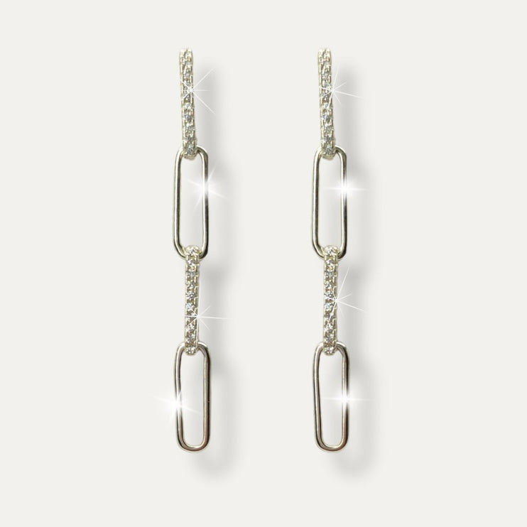 Aretes largos elegantes. Aretes de plata. Aretes largos. Aretes plata. Aretes para mujer. Aretes. Aretes de moda 2024. Aretes pandora. Aretes Tous. Zirconia. Aretes para fiesta de noche. Aretes ferragamo. Aretes louis vuitton. Aretes de plata largos brillositos. Plata esterlina. Plata ley 925. Plata pura. Plata 925.
