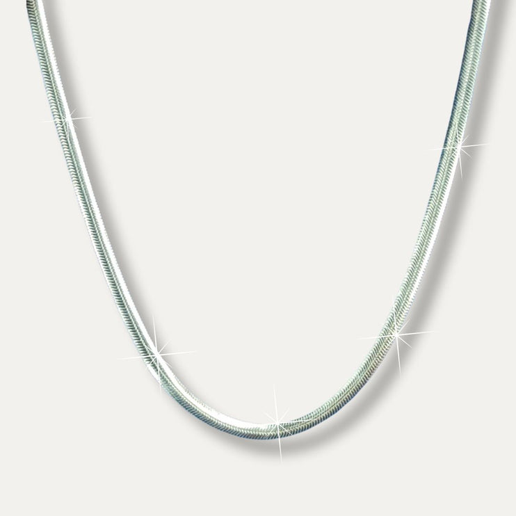 Cadena. Cadena de plata. Cadena para mujer. Cadena de moda. Cadenas 2024. Cadenas de plata para mujer. Cadena 2024. Cadena collar. Collar tiffany. Tous. Cadena joyería. Cadena de plata panza de víbora. Plata esterlina. Plata ley 925. Plata pura. Plata 925.