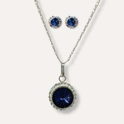 Collar de plata y aretes con piedras de zirconia