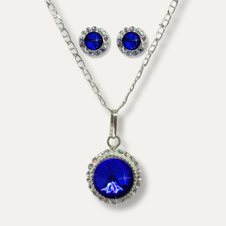 Collar de plata y aretes con piedras de zirconia