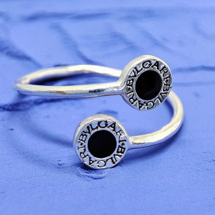 Anillos. Anillo de plata. Anillos de plata. Anillos para mujer. Anillos mujer. Anillos 2024. Anillos aniversario. Bvlgari. Anillo pandora. Anillos Tiffany. Regalos para mujer. Anillos mujer plata. Anillo joyería. Regalos para amiga, regalo para novia. Plata esterlina. Plata ley 925. Plata pura. Plata 925. Anillo de plata de círculo negro.