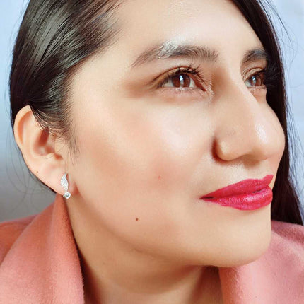 Aretes de plata. Aretes plata. Aretes para mujer. Aretes. Aretes de moda 2024. Aretes pandora. Aretes Tous. Zirconia. Aretes para fiesta de noche. Aretes ferragamo. Aretes louis vuitton. Zirconia. Aretes de zirconia. Aretes de plata alas de ángel. Plata esterlina. Plata ley 925. Plata pura. Plata 925.