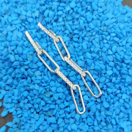 Aretes largos elegantes. Aretes de plata. Aretes largos. Aretes plata. Aretes para mujer. Aretes. Aretes de moda 2024. Aretes pandora. Aretes Tous. Zirconia. Aretes para fiesta de noche. Aretes ferragamo. Aretes louis vuitton. Aretes de plata largos brillositos. Plata esterlina. Plata ley 925. Plata pura. Plata 925.
