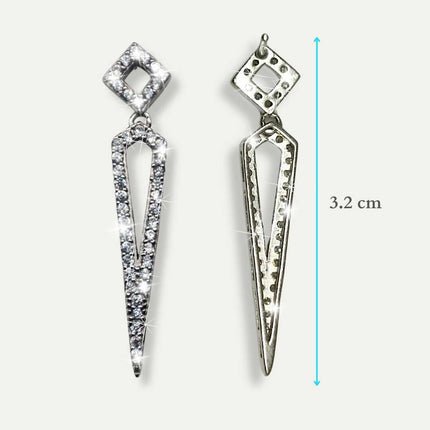 Aretes largos elegantes. Aretes de plata. Aretes largos. Aretes plata. Aretes para mujer. Aretes. Aretes de moda 2024. Aretes pandora. Aretes Tous. Aretes para fiesta de noche. Aretes ferragamo. Aretes louis vuitton. Aretes de plata largos geométricos. Plata esterlina. Plata ley 925. Plata pura. Plata 925.