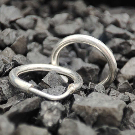 Aretes largos elegantes. Aretes arracadas mujer. Arracadas. Arracadas gruesas. Arracadas de moda 2024. Arracadas de plata. Arracadas de plata para mujer. Aretes de plata. Arracada de plata lisas. Aretes de argolla. Pendiente de aro. Plata esterlina. Plata ley 925. Plata pura. Plata 925.