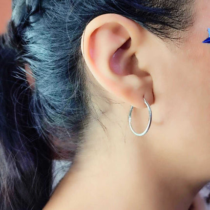 Aretes largos elegantes. Aretes arracadas mujer. Arracadas. Arracadas gruesas. Arracadas de moda 2024. Arracadas de plata. Arracadas de plata para mujer. Aretes de plata. Arracada de plata lisas. Aretes de argolla. Pendiente de aro. Plata esterlina. Plata ley 925. Plata pura. Plata 925.
