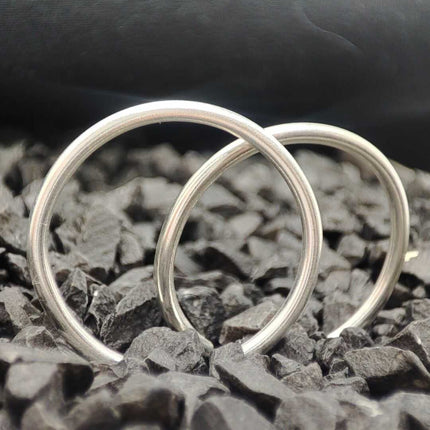 Aretes largos elegantes. Aretes arracadas mujer. Arracadas. Arracadas gruesas. Arracadas de moda 2024. Arracadas de plata. Arracadas de plata para mujer. Aretes de plata. Arracada de plata lisas. Aretes de argolla. Pendiente de aro. Plata esterlina. Plata ley 925. Plata pura. Plata 925.