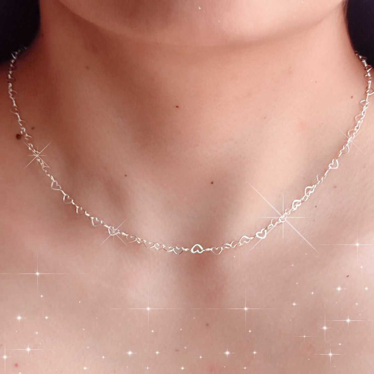 Cadena. Cadena de plata. Cadena para mujer. Cadena de moda. Cadenas 2024. Cadenas de plata para mujer. Cadena 2024. Cadena collar. Collar tiffany. Tous. Cadena joyería. Cadena de plata corazones enlazados. Plata esterlina. Plata ley 925. Plata pura. Plata 925.