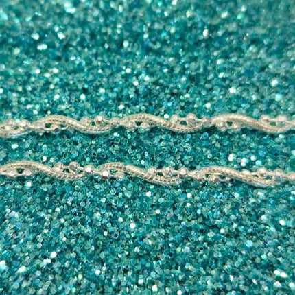 Cadena. Cadena de plata. Cadena para mujer. Cadena de moda. Cadenas 2025. Cadenas de plata para mujer. Cadena 2025. Cadena collar. Collar tiffany. Tous. Cadena joyería. Cadena de plata trenzada con tres puntos. Plata esterlina. Plata ley 925. Plata pura. Plata 925.