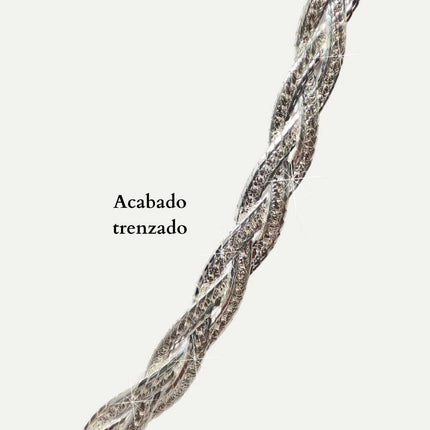 Cadena. Cadena de plata. Cadena para mujer. Cadena de moda. Cadenas 2024. Cadenas de plata para mujer. Cadena 2024. Cadena collar. Collar tiffany. Tous. Cadena joyería. Cadena de plata trenzada plana. Plata esterlina. Plata ley 925. Plata pura. Plata 925.