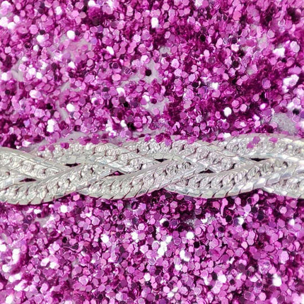 Cadena. Cadena de plata. Cadena para mujer. Cadena de moda. Cadenas 2024. Cadenas de plata para mujer. Cadena 2024. Cadena collar. Collar tiffany. Tous. Cadena joyería. Cadena de plata trenzada plana. Plata esterlina. Plata ley 925. Plata pura. Plata 925.