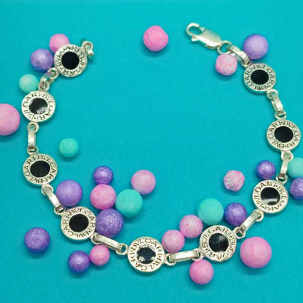 Pulsera de plata. Pulsera plata. Pulseras de plata. Pulseras mujer. Pulseras para mujer. Pulsera cartier mujer. Pulsera Tiffany. Pulsera Pandora. Pulsera Tous. Pulsera Shasa. Pulsera joyería. Pulseras moda 2024. Pulsera moda. Pulseras para mi esposa. Plata esterlina. Plata ley 925. Plata pura. Plata 925. Pulsera de plata con círculos negros.