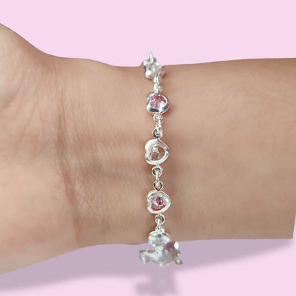 Pulsera de plata. Pulsera plata. Pulseras de plata. Pulseras mujer. Pulseras para mujer. Pulsera cartier mujer. Pulsera Tiffany. Pulsera Pandora. Pulsera Tous. Pulsera Shasa. Pulsera joyería. Pulseras moda 2024. Pulsera moda. Pulseras para mi esposa. Plata esterlina. Plata ley 925. Plata pura. Plata 925. Pulsera de plata corazones con zirconias. Pulsera con zirconia. Zirconia.