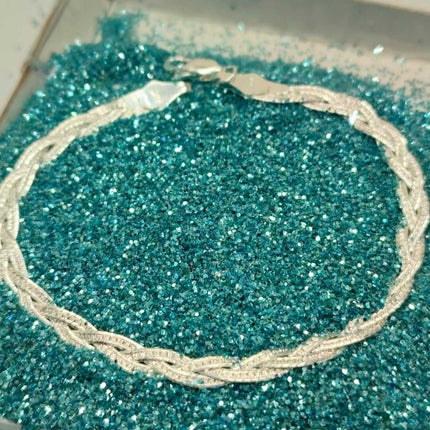 Pulsera de plata. Pulsera plata. Pulseras de plata. Pulseras mujer. Pulseras para mujer. Pulsera cartier mujer. Pulsera Tiffany. Pulsera Pandora. Pulsera Tous. Pulsera Shasa. Pulsera joyería. Pulseras moda 2024. Pulsera moda. Pulseras para mi esposa. Plata esterlina. Plata ley 925. Plata pura. Plata 925. Pulsera de plata trenzada plana.